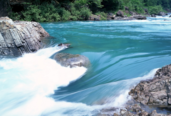 水質(zhì)監(jiān)測(cè)儀有效緩解水資源問(wèn)題（水質(zhì)監(jiān)測(cè)儀實(shí)時(shí)監(jiān)測(cè)溶解氧、pH值、濁度）